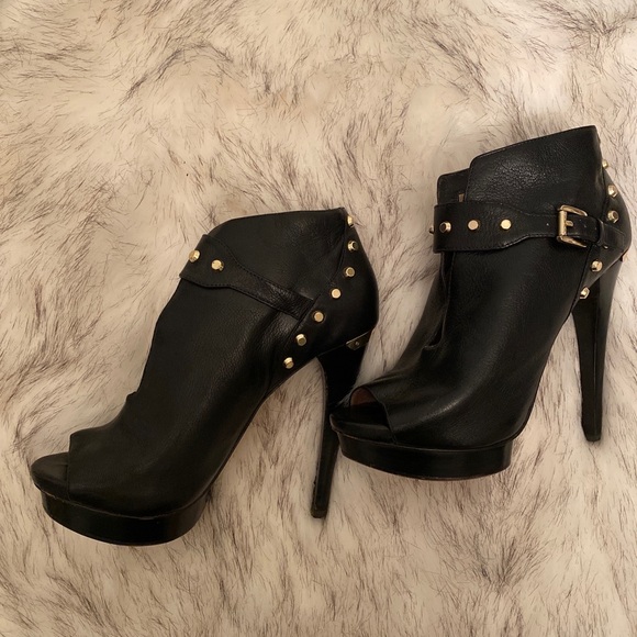 MICHAEL KORS BLACK LEATHER STUDDED PLATFORM HEELS/BOOTIES…SIZE 8M - Picture 5 of 11
